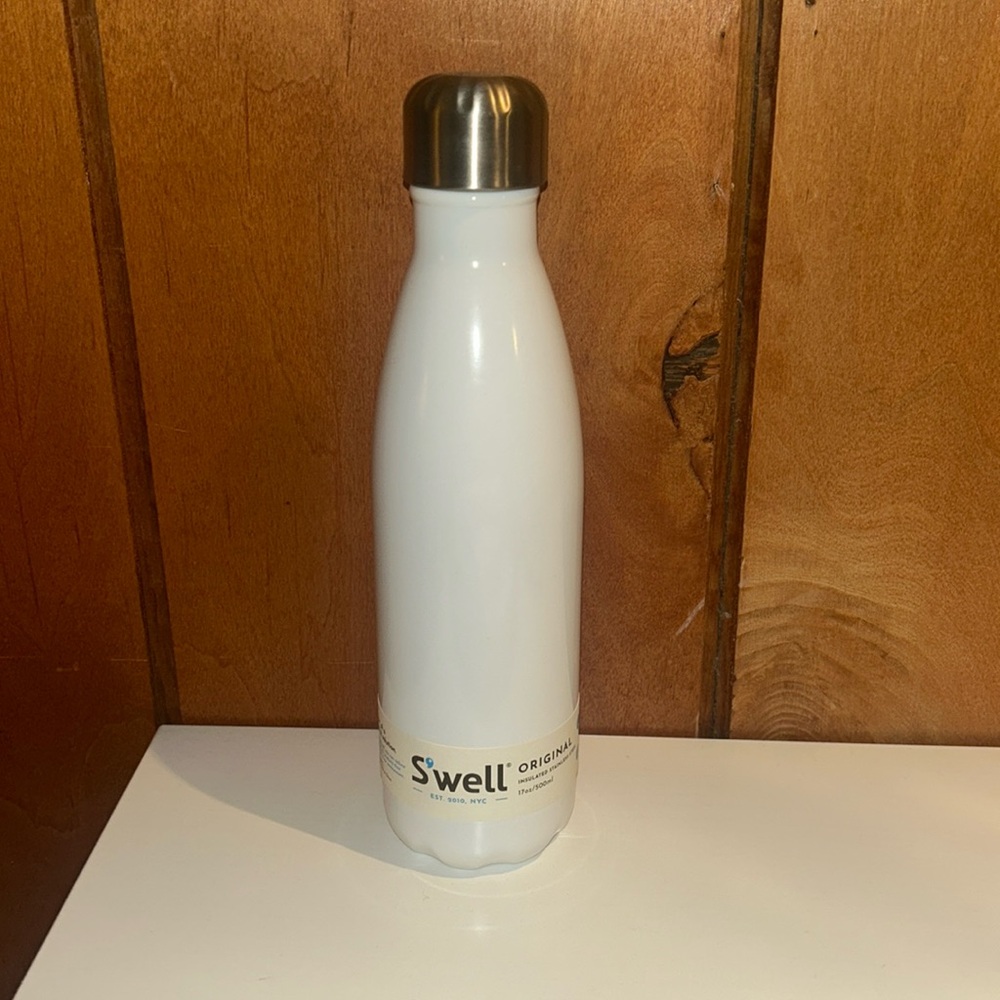 NWT Swell Insulated Water Bottle 17oz
